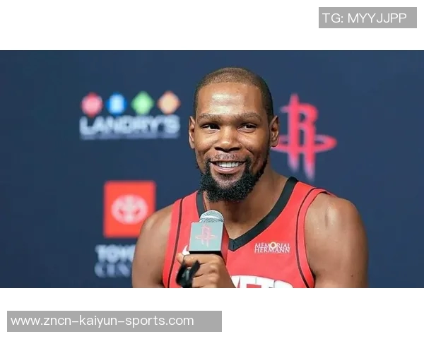 杜兰特三节表现抢眼15投8中贡献22分5篮板1助攻2盖帽第三节状态略有下滑